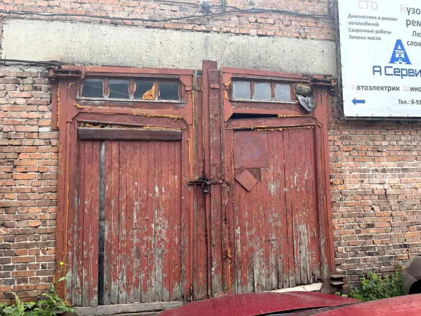 Плиты покрытия со следами замачивания