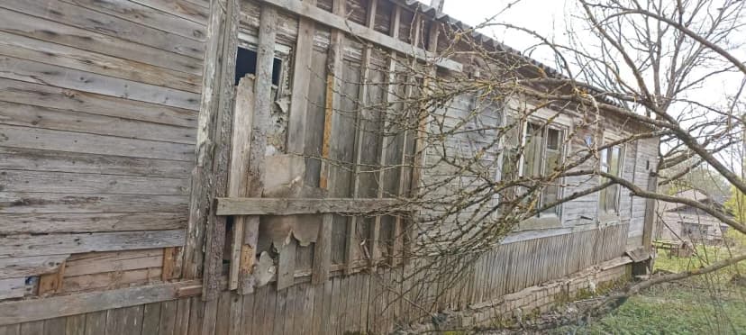 Старый деревянный дом в Новгородской области