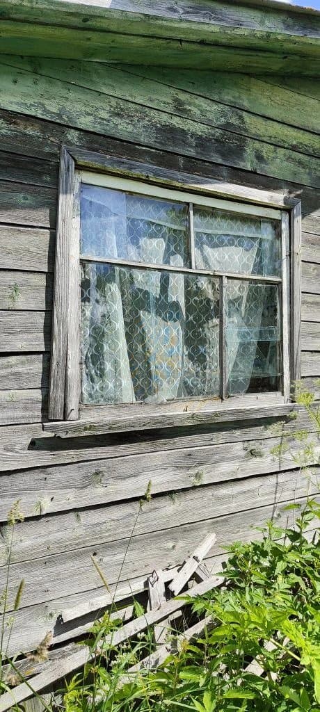 Оконный блок с гнилью и перекосом