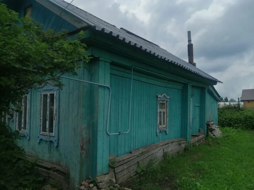 Боковой фасад, просадка дома