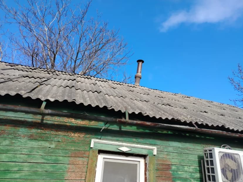 Изношенная асбестоцементная кровля
