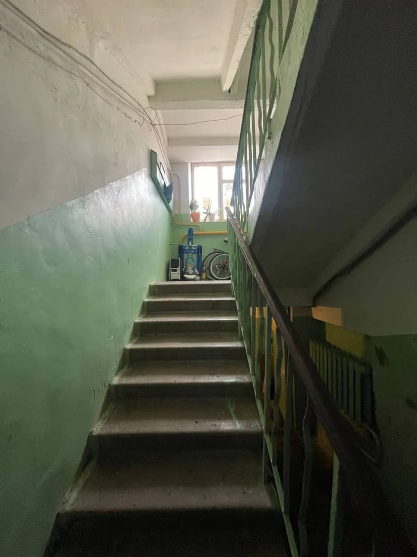 Подъезд и лестница