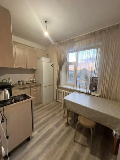 Фото кухни после залива, предоставленное собственником