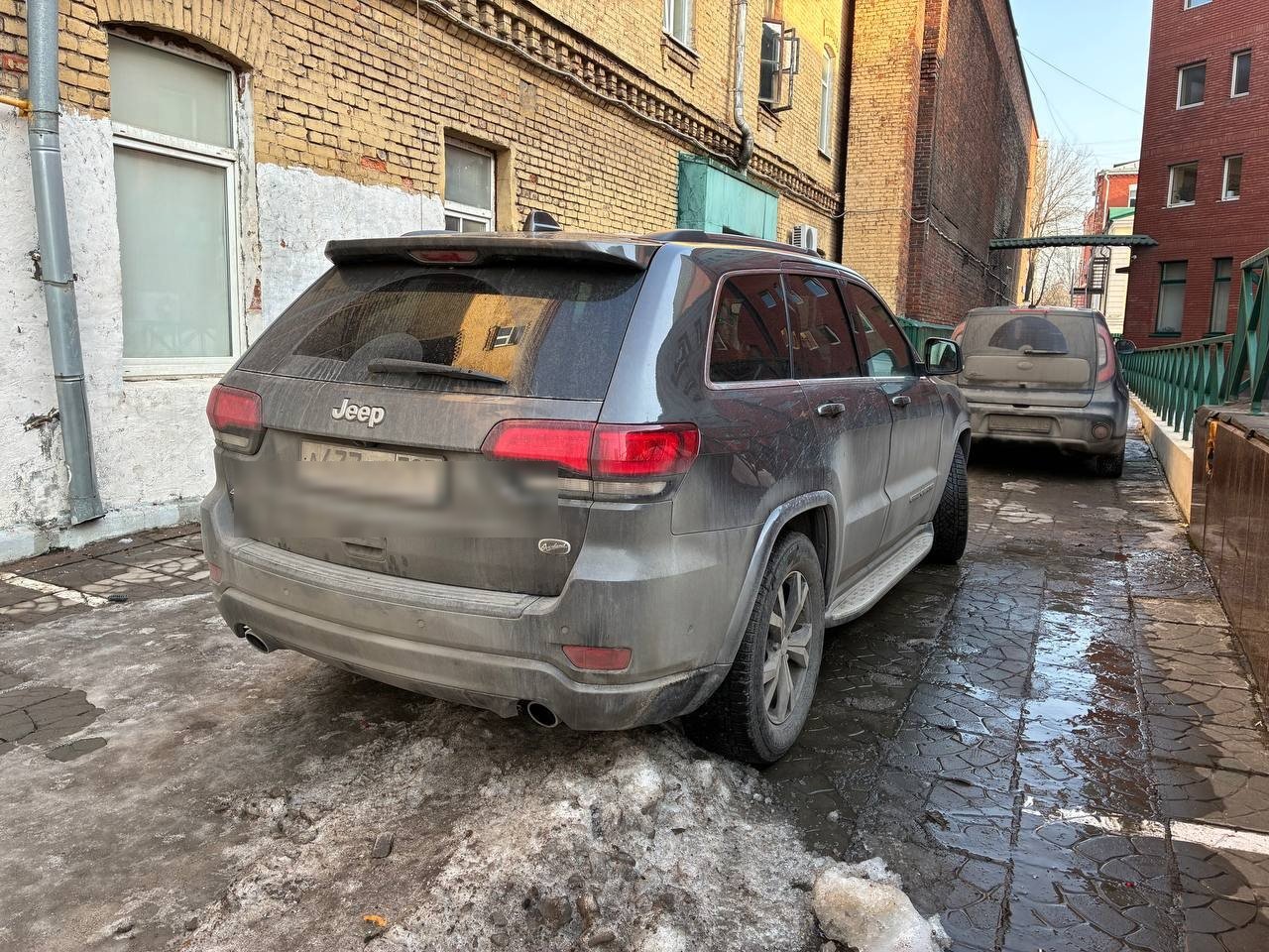 Ещё один автомобиль парка - общий вид, госномер скрыт