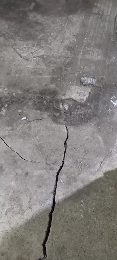 Трещины и повреждения пола гаража после залива
