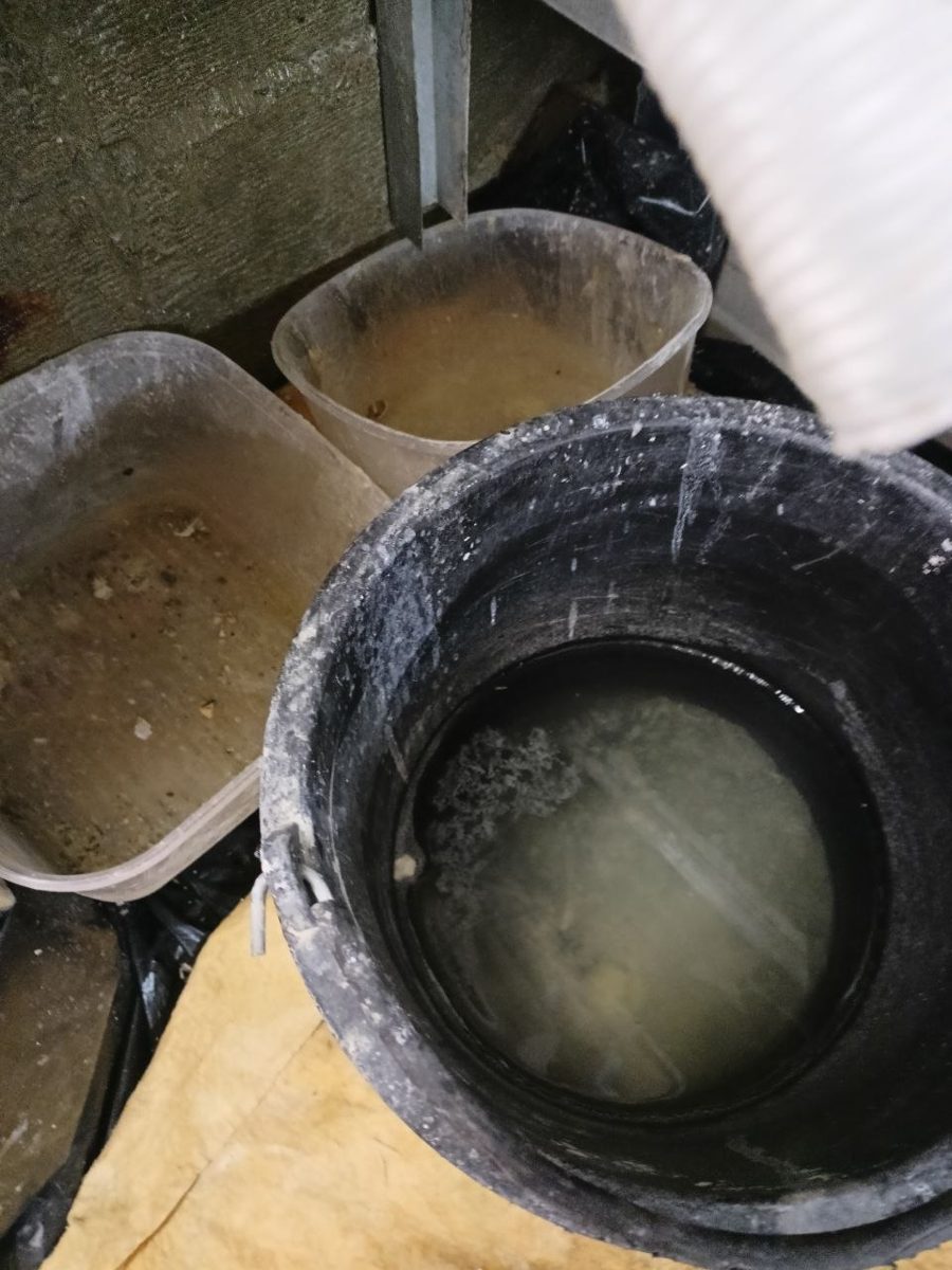 Сбор воды при заливе помещения — фиксация обстоятельств